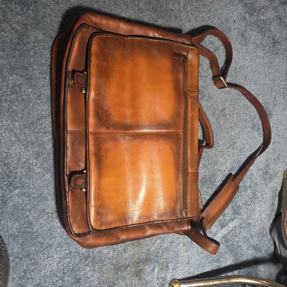 Classic Brown Leather Messenger Bag - Unbranded